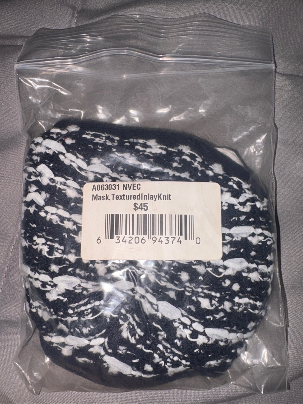 Textured Knit Face Mask - Black & White